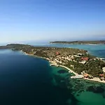 Oliviera Private Island - Kalem Island 4*